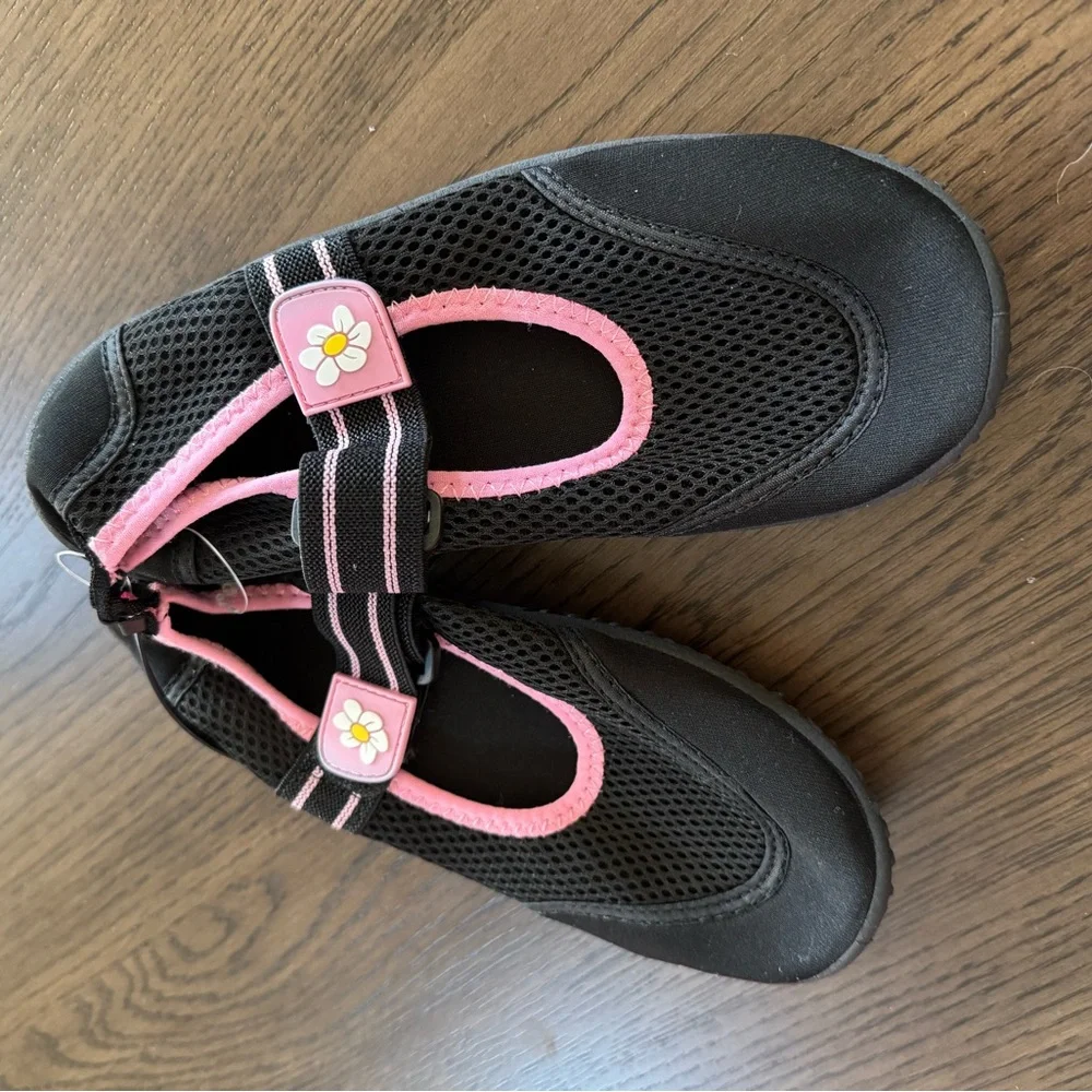 BRAND NEW Kids Size 2/3 (EU 34) Black and Pink Water Shoes